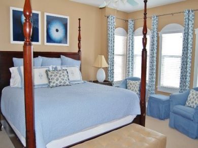 Master bedroom with king bed Master bedroom with king bed