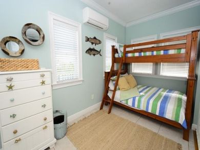 Tower/loft with one set of bunk beds Tower/loft with one set of bunk beds