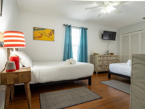 Anna Maria Island 3 Bedroom Vacation Pool Home Sleeps 6