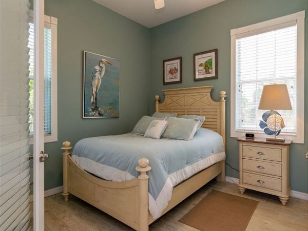 Anna Maria Vacation Accommodation Walk to Beach