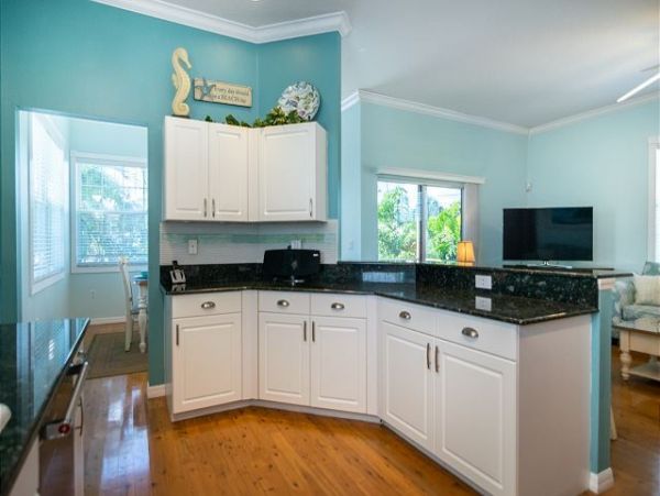 Anna Maria Vacation Accommodation Walk to Beach