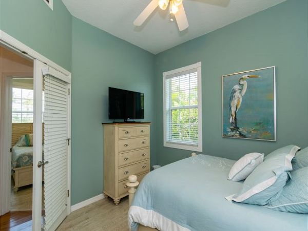 Anna Maria Vacation Accommodation Walk to Beach