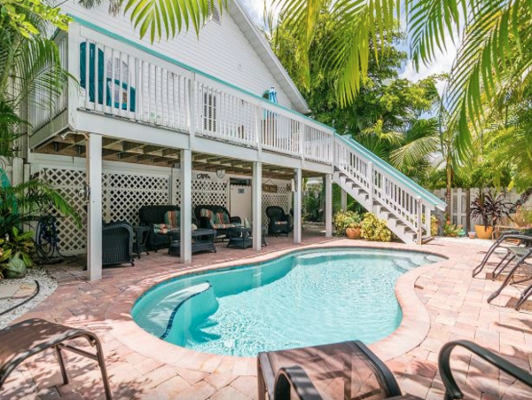 3 bed private pool Anna Maria Cottage STEPS TO THE BEACH!