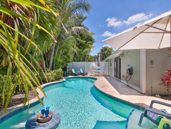 Holmes Beach Vacation Home Private Pool Short Walk To Beach