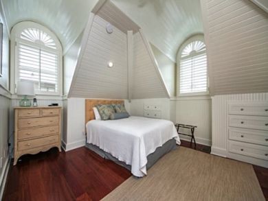 Master suite with queen bed