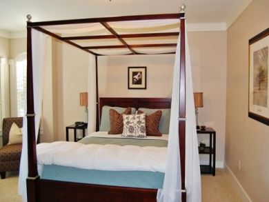 Master bedroom with queen bed Master bedroom with queen bed