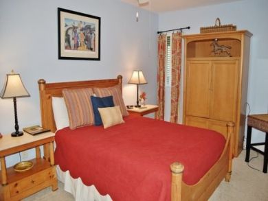 Bedroom 3 with queen bed Bedroom 3 with queen bed