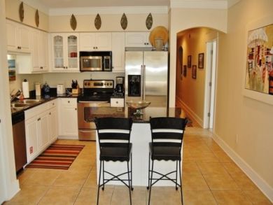 Fully equipped kitchen with breakfast bar Fully equipped kitchen with breakfast bar