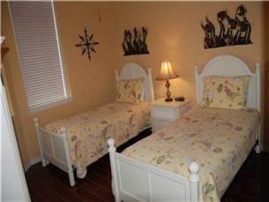 Bedroom 3 with twin beds Bedroom 3 with twin beds