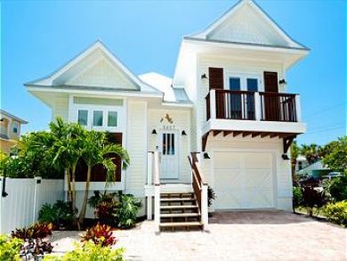 Holmes Beach Vacation Rental - Private Pool & Spa - Walk to Beach
