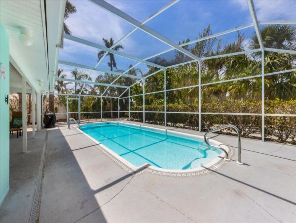 Tropical Retreat in Holmes Beach 3-Bedroom Vacation Home Canal View