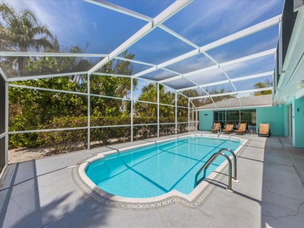 Tropical Retreat in Holmes Beach 3-Bedroom Vacation Home Canal View