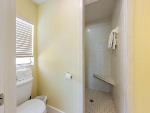 Tropical Retreat in Holmes Beach 3-Bedroom Vacation Home Canal View