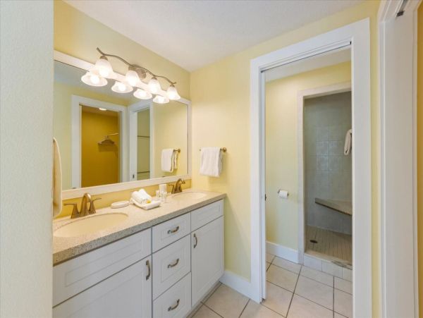 Tropical Retreat in Holmes Beach 3-Bedroom Vacation Home Canal View