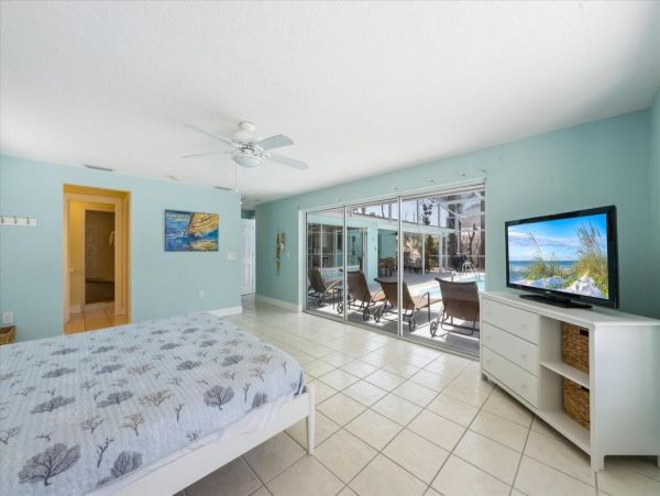 Tropical Retreat in Holmes Beach 3-Bedroom Vacation Home Canal View