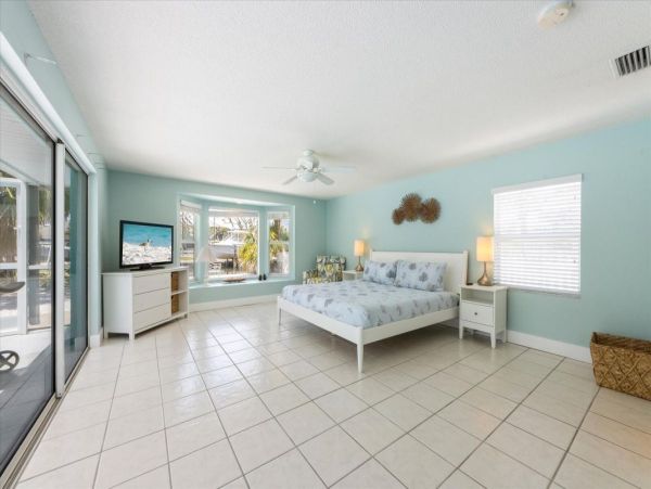 Tropical Retreat in Holmes Beach 3-Bedroom Vacation Home Canal View