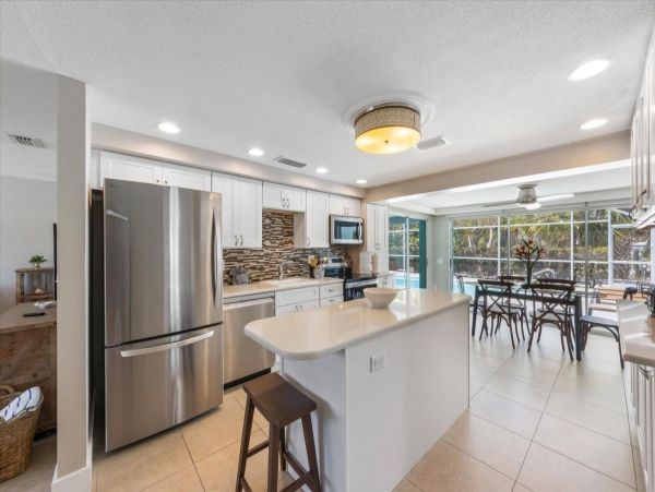 Tropical Retreat in Holmes Beach 3-Bedroom Vacation Home Canal View