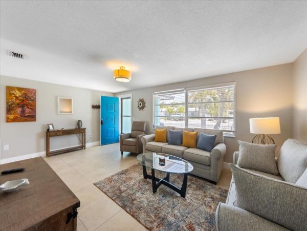 Tropical Retreat in Holmes Beach 3-Bedroom Vacation Home Canal View