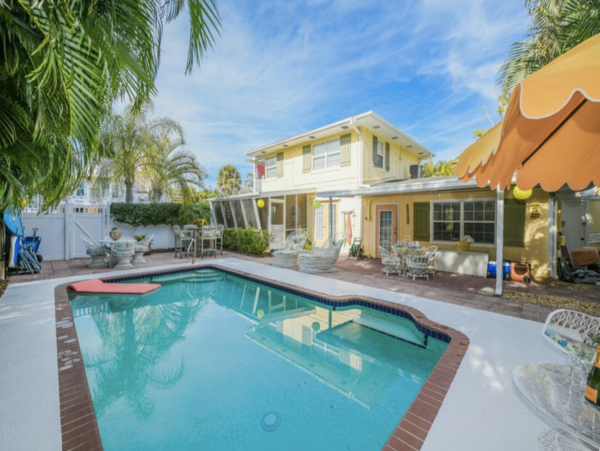 Anna Maria Two Bedroom Vacation Home Short Walk To Beach