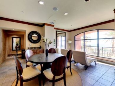 Destin Vacation Condo Sleeps Eight Guests.