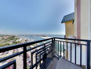 Destin Vacation Condo Sleeps Eight Guests.