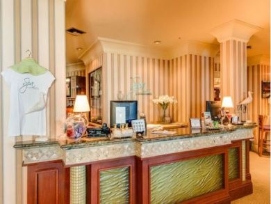 Luxury Destin Vacation Condo Sleeps Eight Guests.