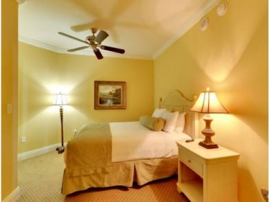 Luxury Destin Vacation Condo Sleeps Eight Guests.