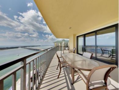 Luxury Destin Vacation Condo Sleeps Eight Guests.