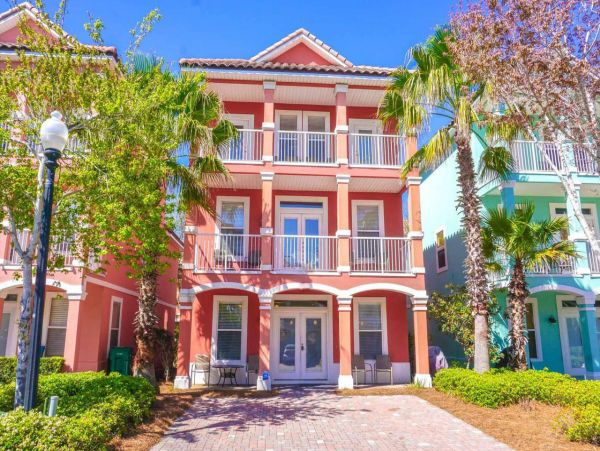 Beautiful Destin Six Bedroom Vacation Home