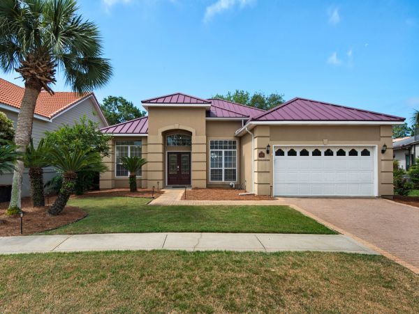 Destin 3 Bedroom Vacation Home with Private Pool & Spa