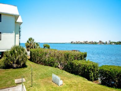 Bradenton Beach Vacation Condo -Bay View -Beach Across the Street