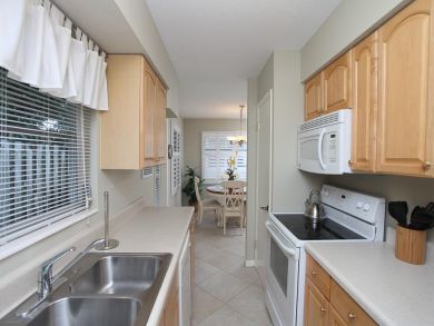 Well Equipped Kitchen Well Equipped Kitchen