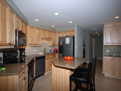 Fully equipped kitchen with breakfast bar Fully equipped kitchen with breakfast bar