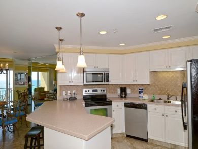 Fully equipped kitchen with breakfast bar Fully equipped kitchen with breakfast bar