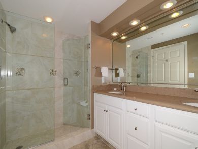 Master bathroom with walk-in shower Master bathroom with walk-in shower