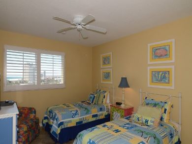 Bedroom 3 with twin beds Bedroom 3 with twin beds