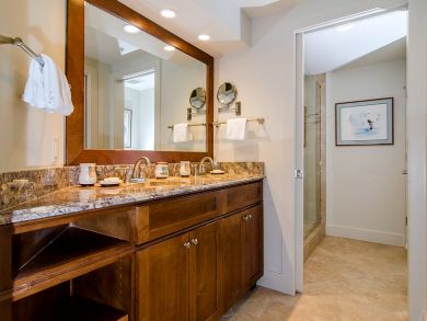 Master bathroom with walk-in shower Master bathroom with walk-in shower