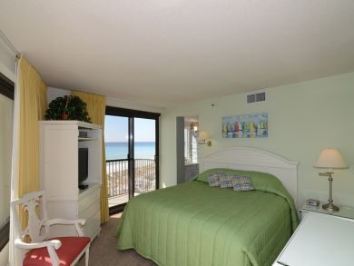 Master bedroom with king bed Master bedroom with king bed