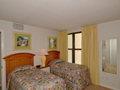Bedroom 3 with twin beds Bedroom 3 with twin beds