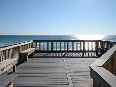 Community sundeck overlooking the beach Community sundeck overlooking the beach
