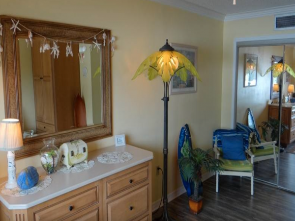 One Bedroom Condo Sleeps Four Guests Beachside