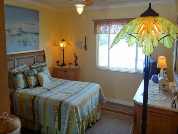One Bedroom Condo Sleeps Four Guests Beachside