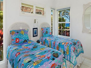 Guest bedroom with twin beds Guest bedroom with twin beds