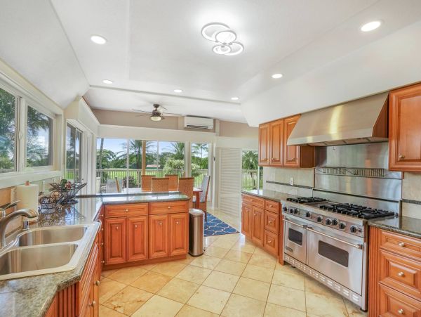 Large Private Home with Pool in Beautiful & Sunny Poipu