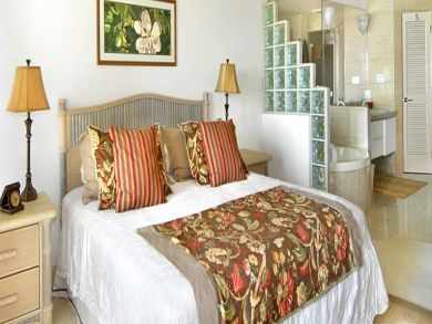 Master bedroom with king bed Master bedroom with king bed