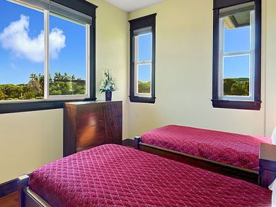 Bedroom 4 with twin beds