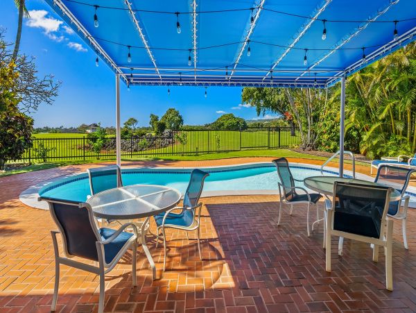 Luxury Vacation Rental Home Sleeps Ten Guests