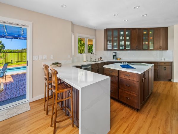 Luxury Vacation Rental Home Sleeps Ten Guests
