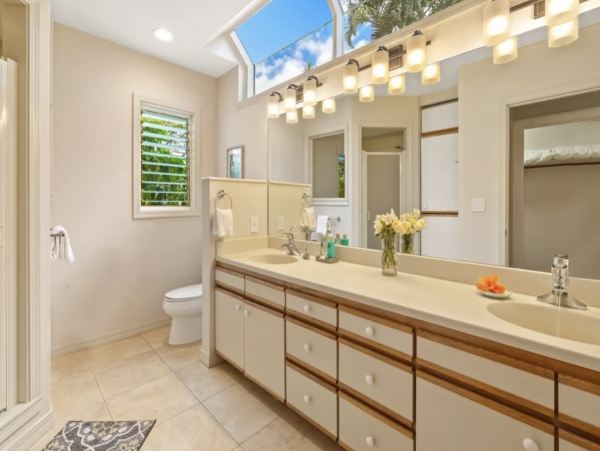 Luxury Vacation Rental Home Sleeps Ten Guests