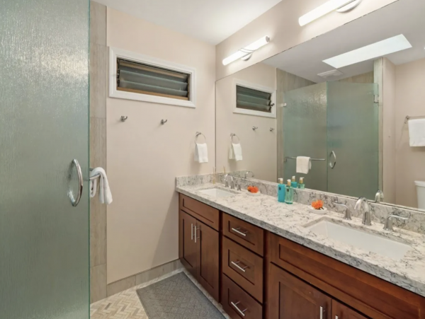 Luxury Vacation Rental Home Sleeps Ten Guests